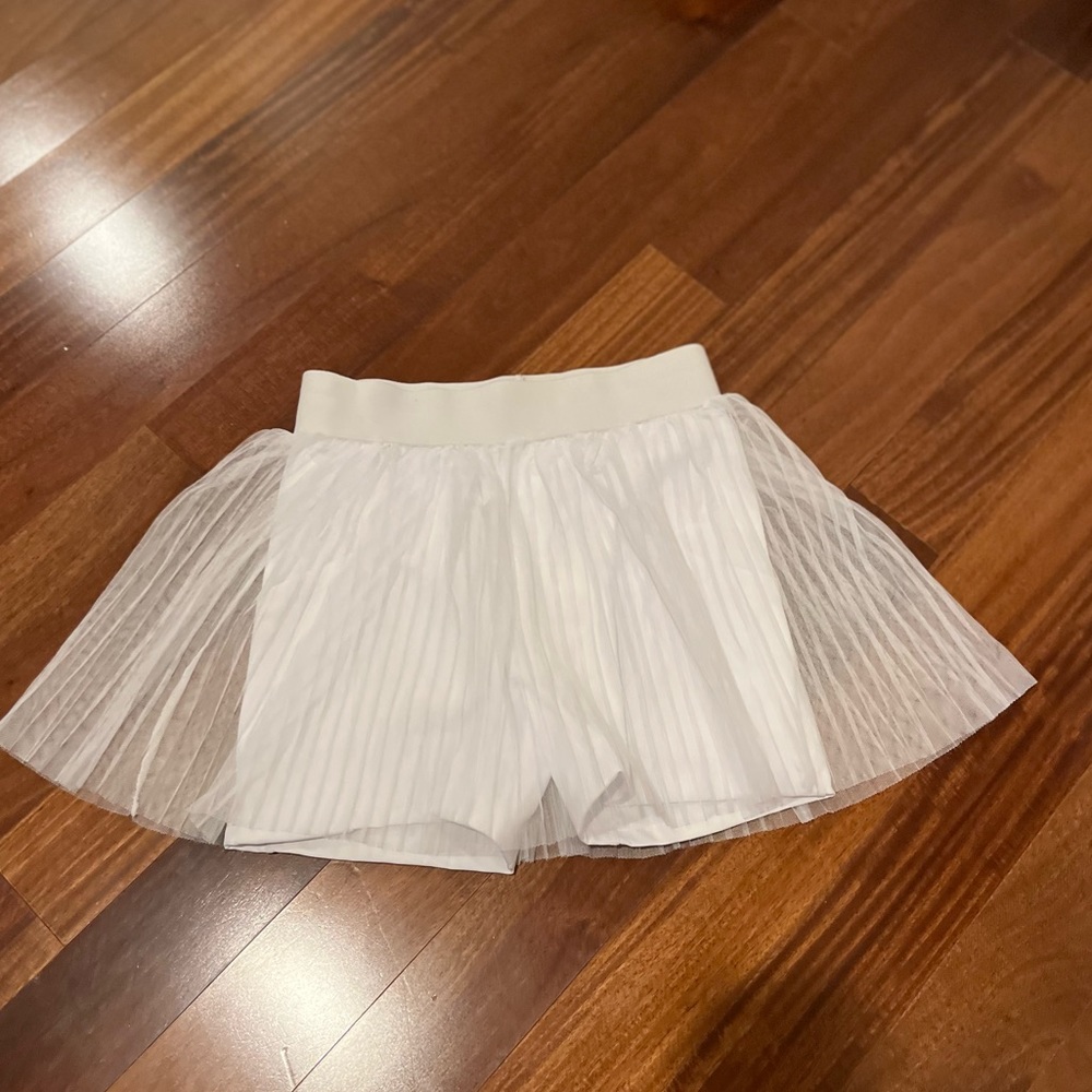 Halara white pleated skort